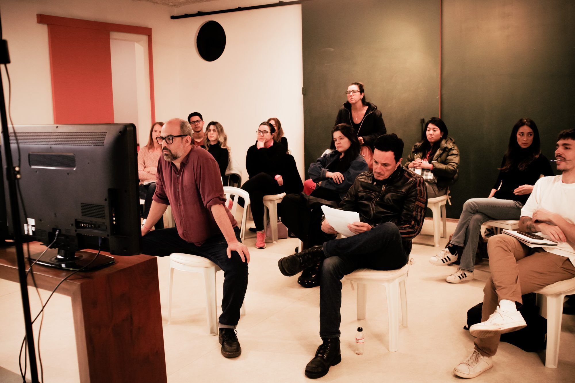 Tomás Rezende dando aula